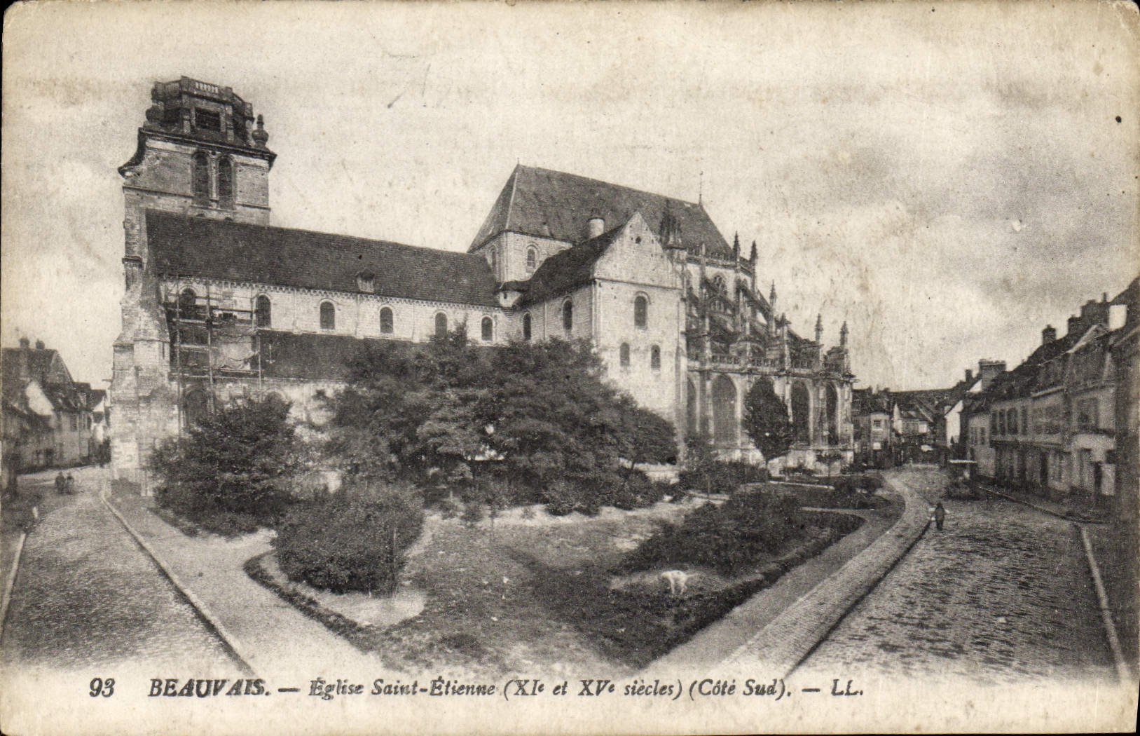 CPA Beauvais Eglise Saint Etienne XI et XV siecles cote sud 