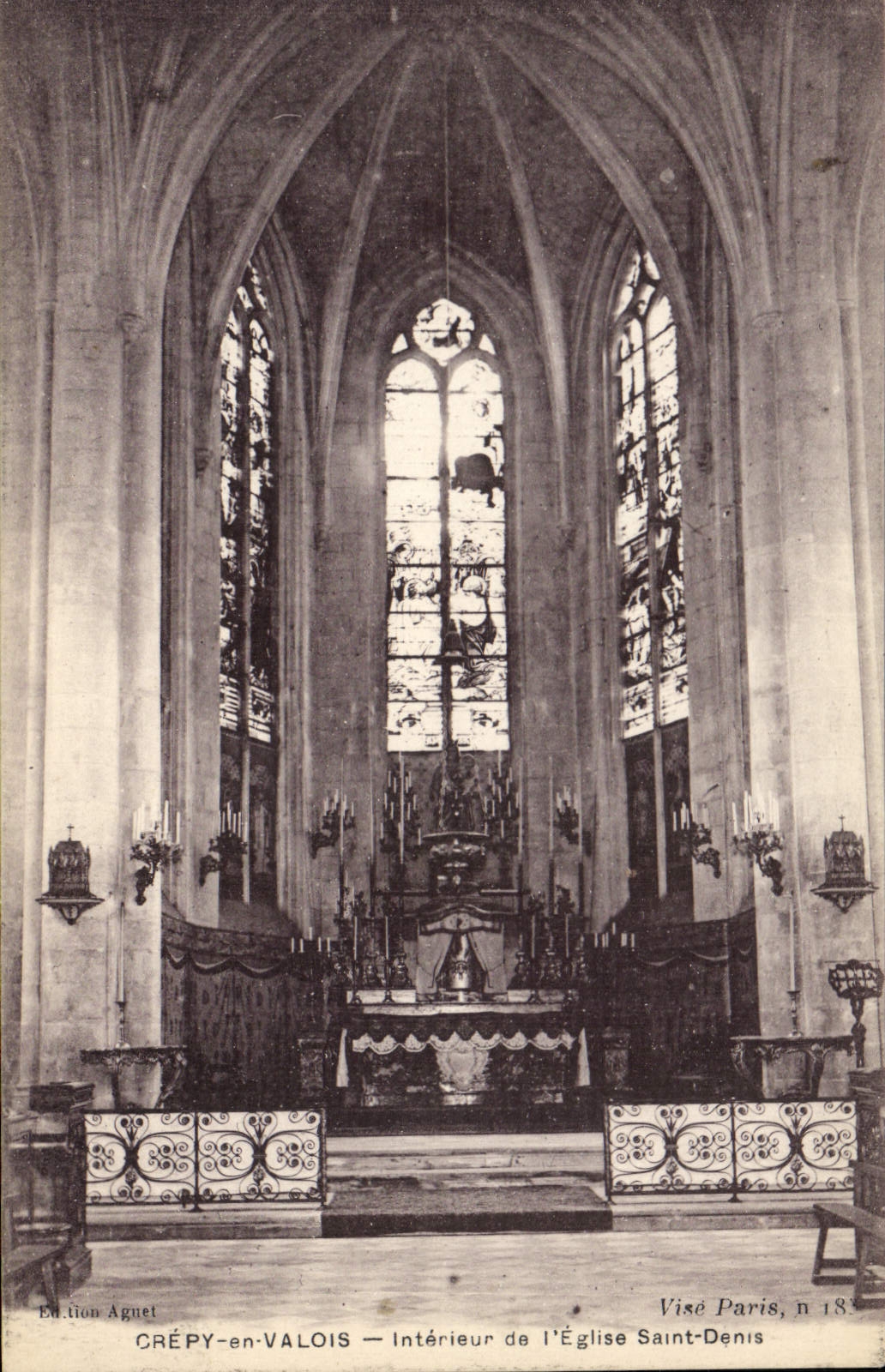 CPA Crepy en Valois Interieur de l'Eglise Saint Denis