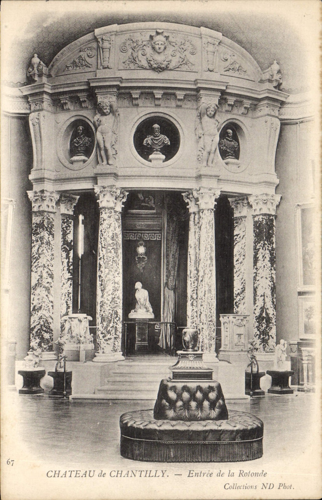 CPA Chateau de Chantilly Entree de la Rotonde 