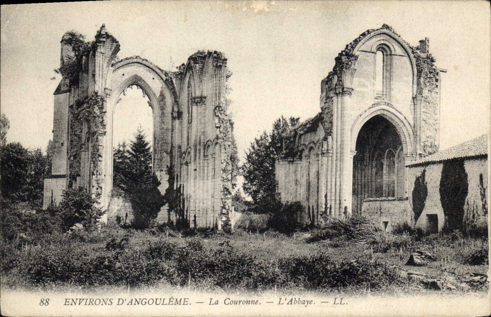 CPA Environs d'Angouleme La Couronne l'Abbaye 