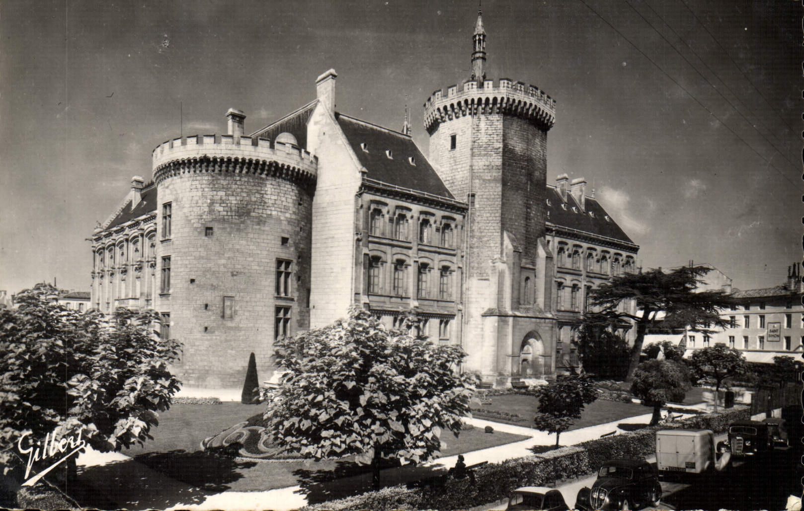 CPA Angouleme Hotel de Ville Ancien Chateau des Comtes d'Angouleme