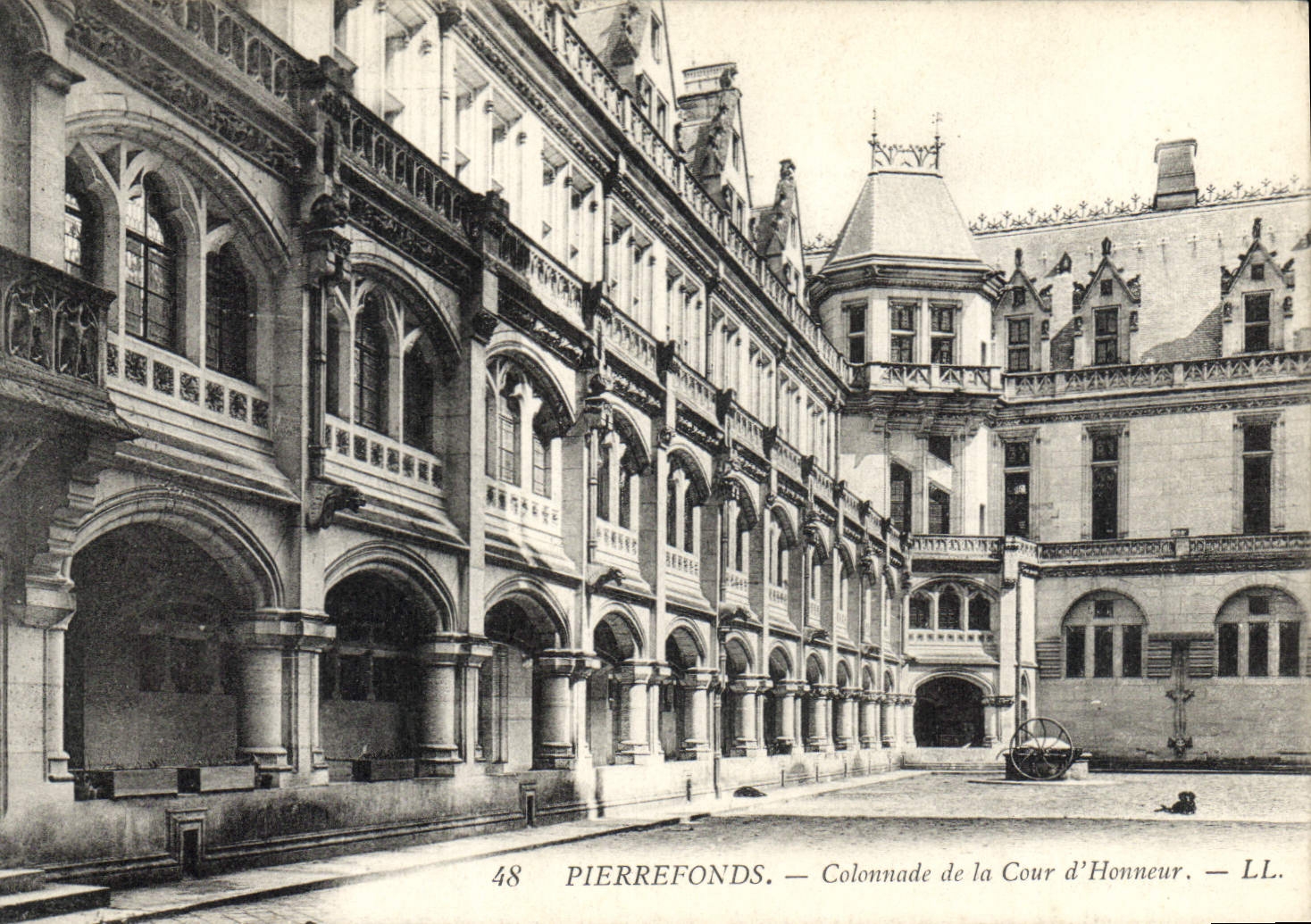 CPA Pierrefonds Colonnade de la Cour d'Honneur 