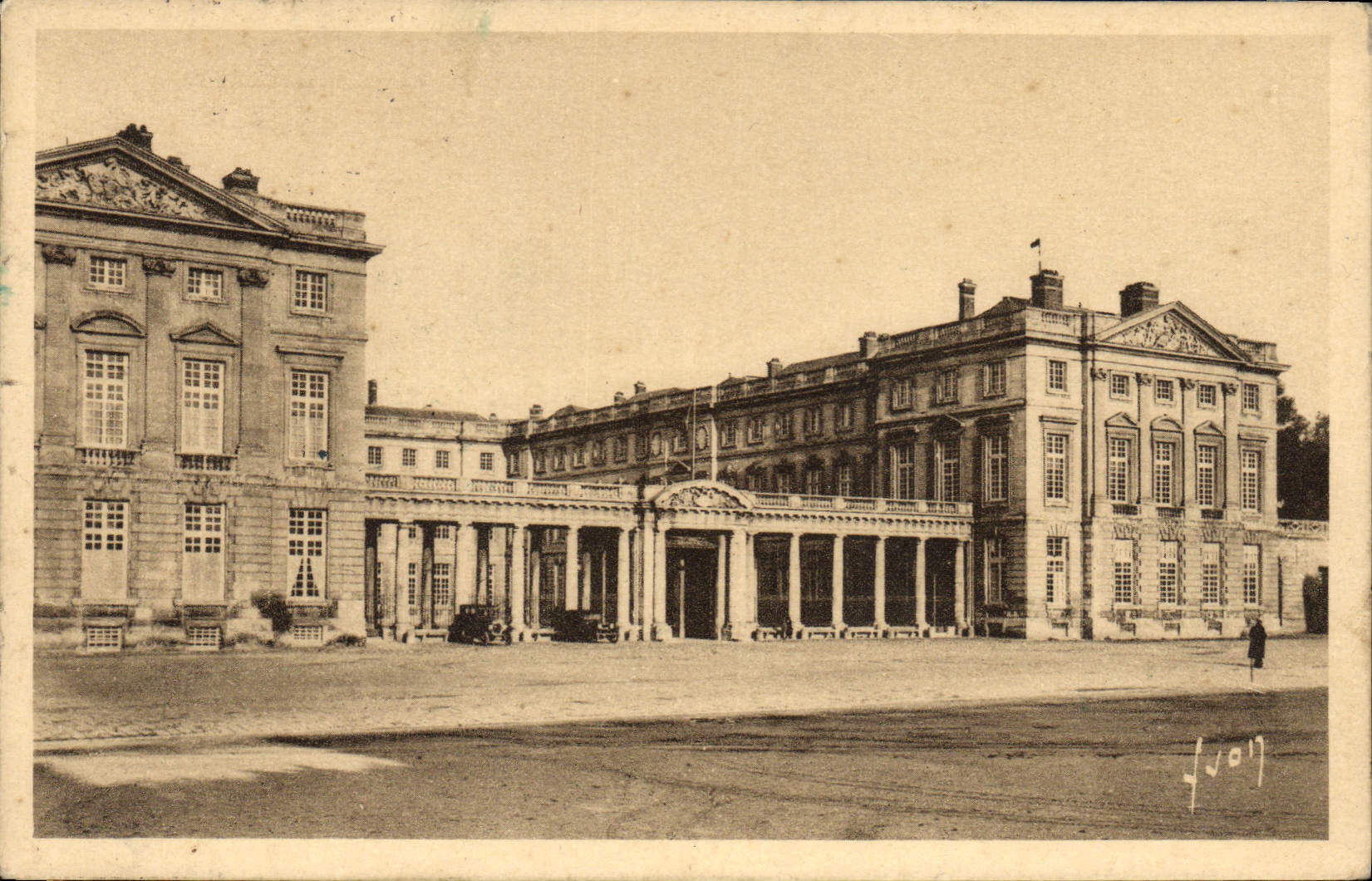 CPA Compiegne Oise facade du Chateau 