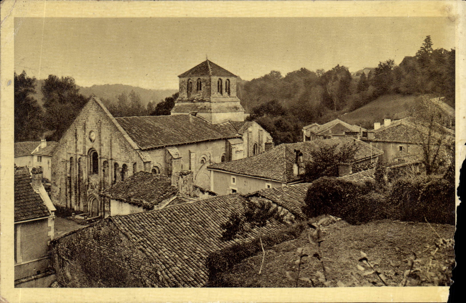 CPA Cellefroun Charente L'Eglise XI siecle 
