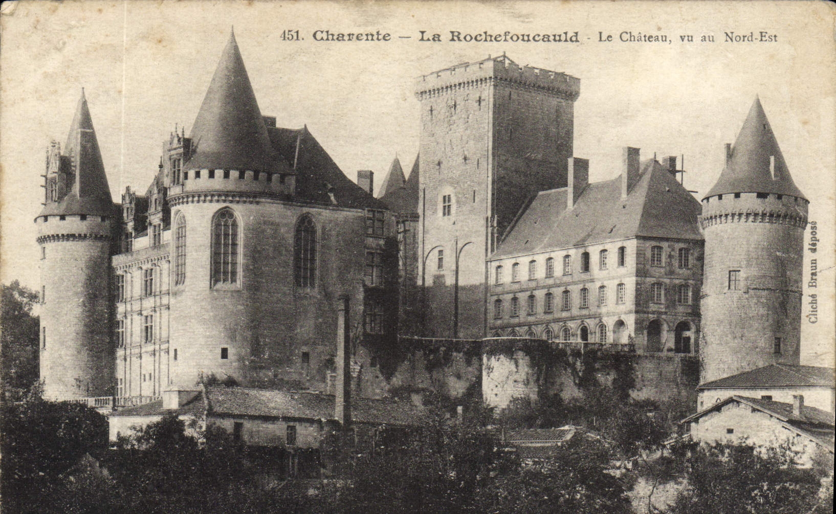 CPA Charente la Rochefoucauld le Chateau vu au Nord Est