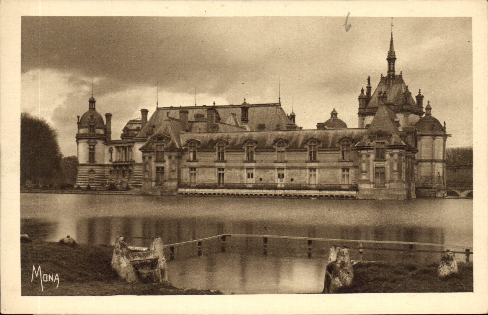 CPA Les Petits Tableaux de l'Ile de France Chateau de Chantilly le Petit Chateau et la Tour du Treso