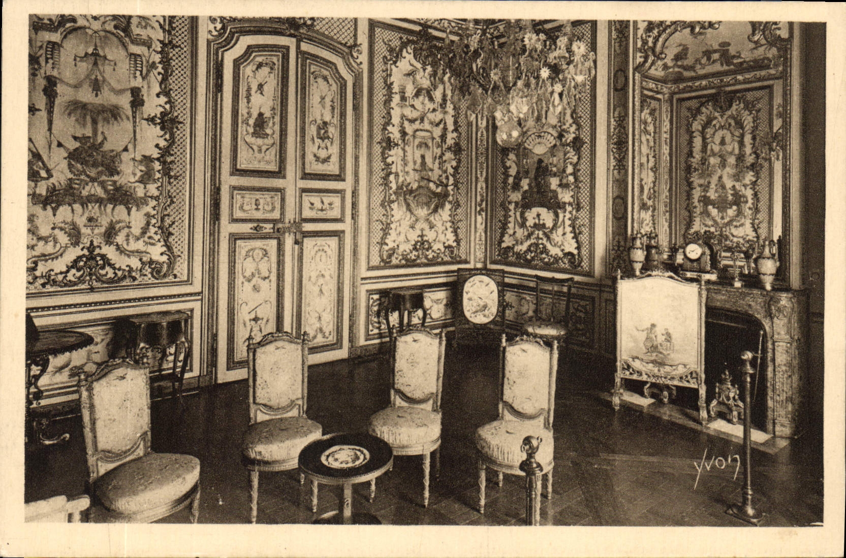 CPA La Douce France Chateau de Chantilly la grande Singerie 