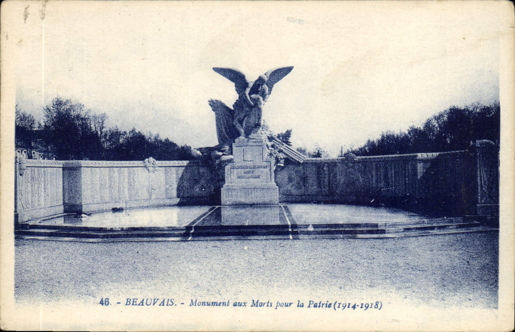 CPA Beauvais Monument aux Morts pour la Patrie 