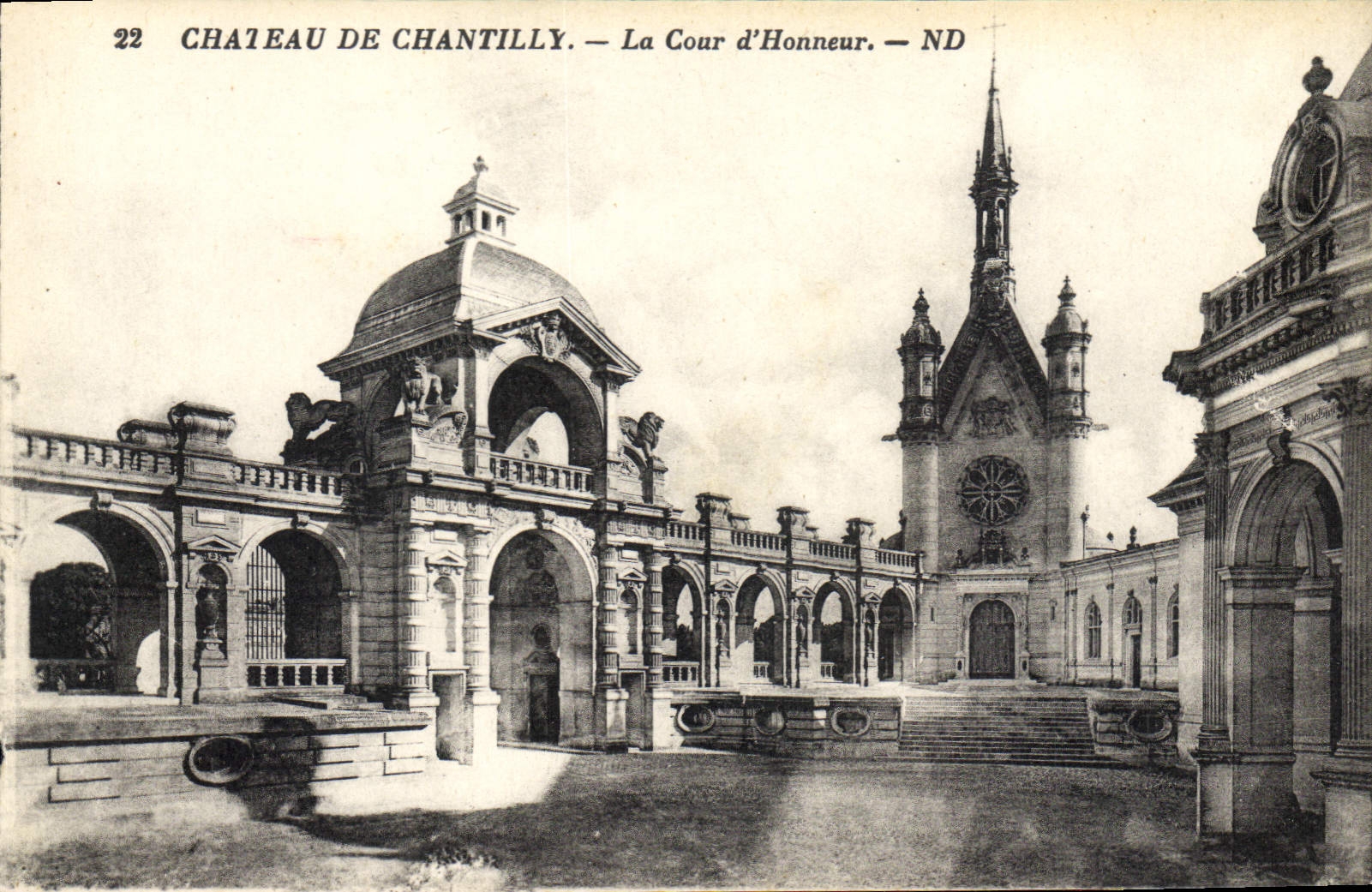 CPA Chateau de Chantilly la Cour d'Honneur 