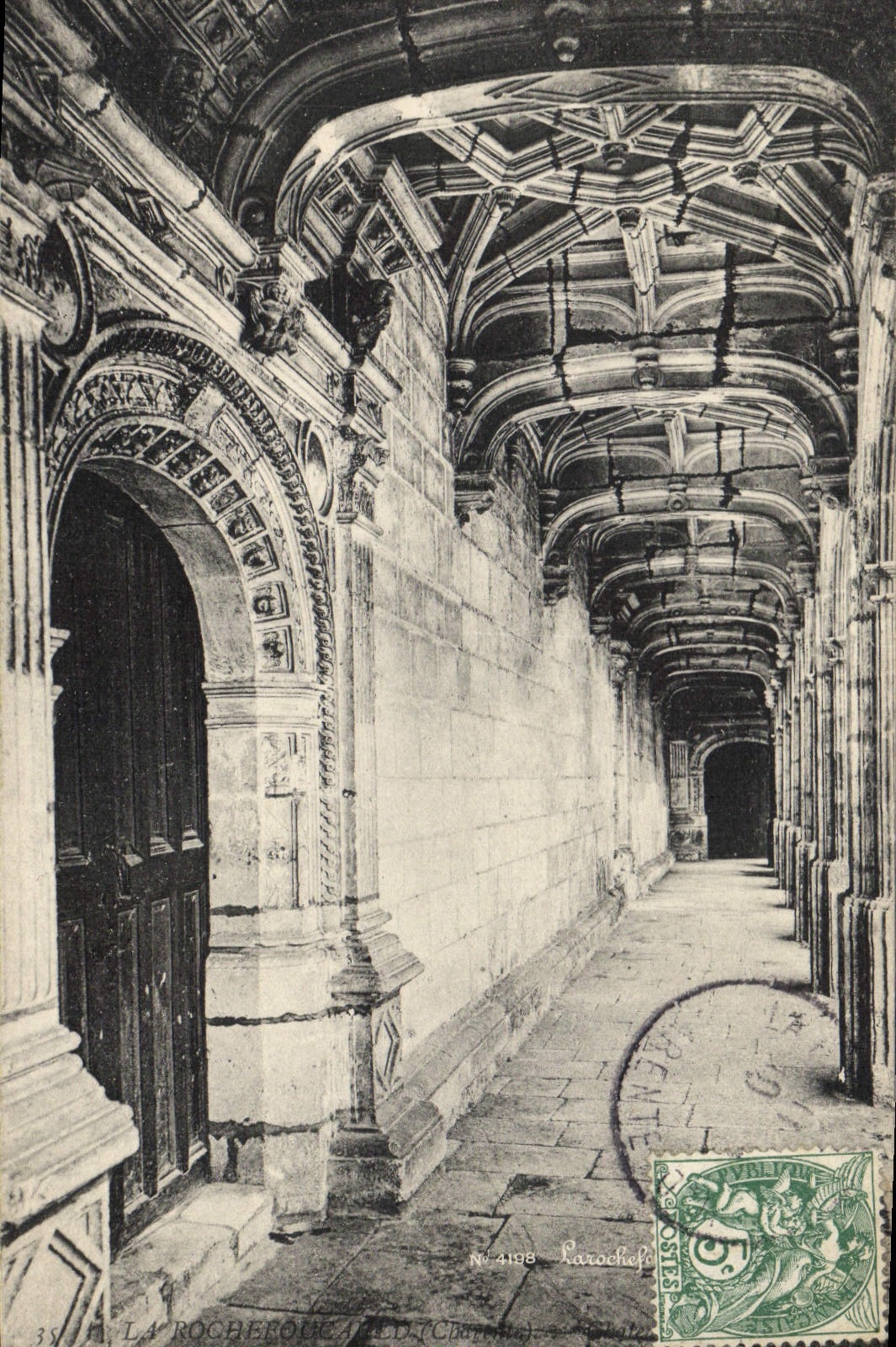 CPA La Rochefoucauld le Chateau Galerie Rez de chaussee