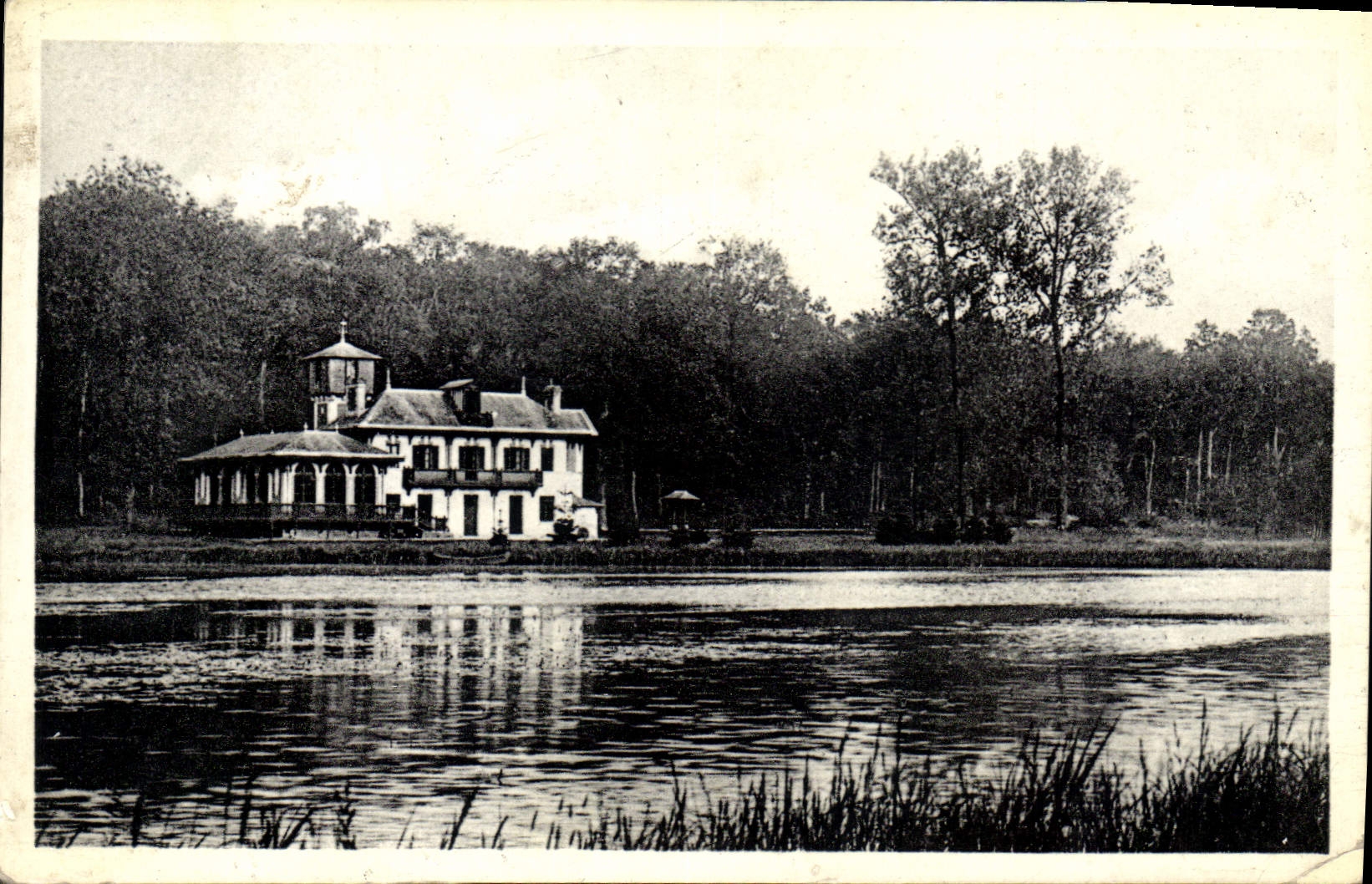 CPA La Foret de Compiegne les Etangs de St Pierre
