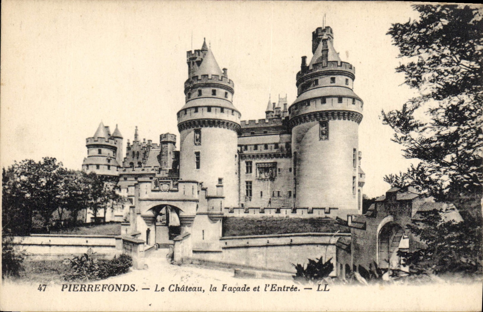 CPA Pierrefonds le Chateau la Facade et l'Entree