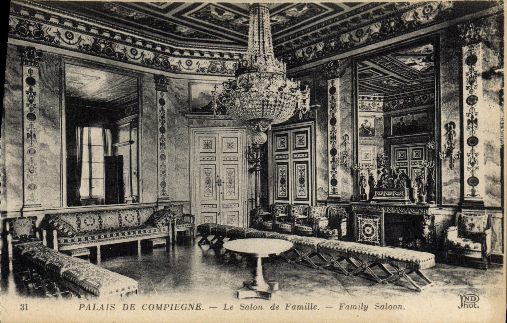 CPA Palais de Compiegne Le Salon de Famille 
