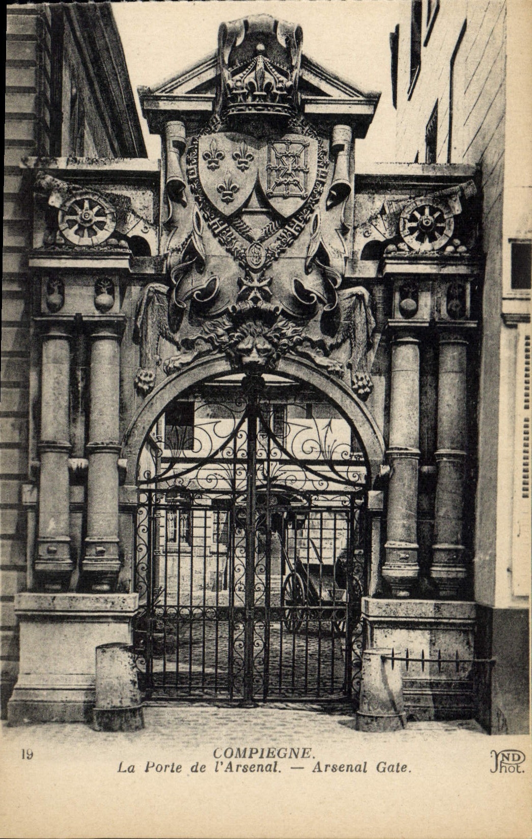 CPA Compiegne la Porte de l'Arsenal 