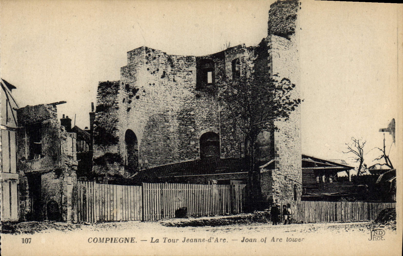 CPA Compiegne la Tour Jeanne d'Arc 