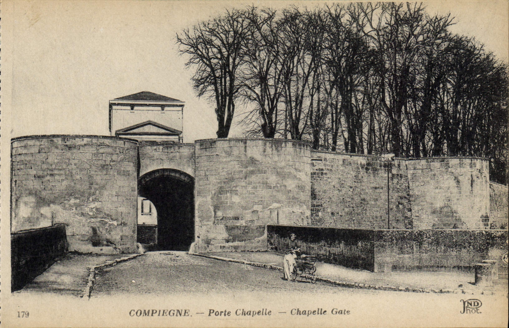 CPA Compiegne Porte Chapelle 