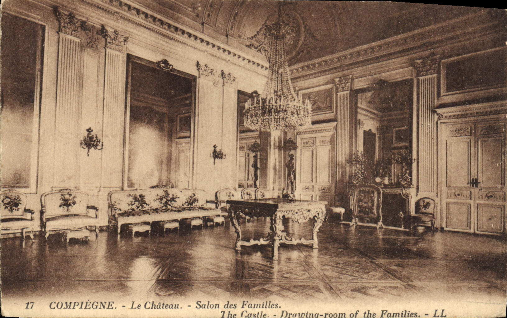 CPA Compiegne le Chateau Salon des Familles