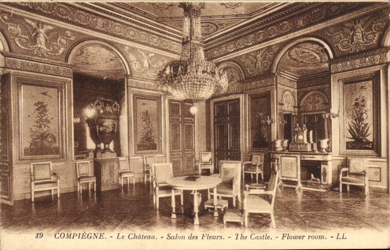 CPA Compiegne le Chateau Salon des Fleurs