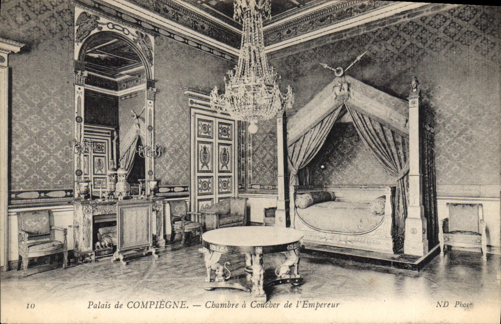 CPA Palais de Compiegne Chambre a Coucher de l'Empereur 