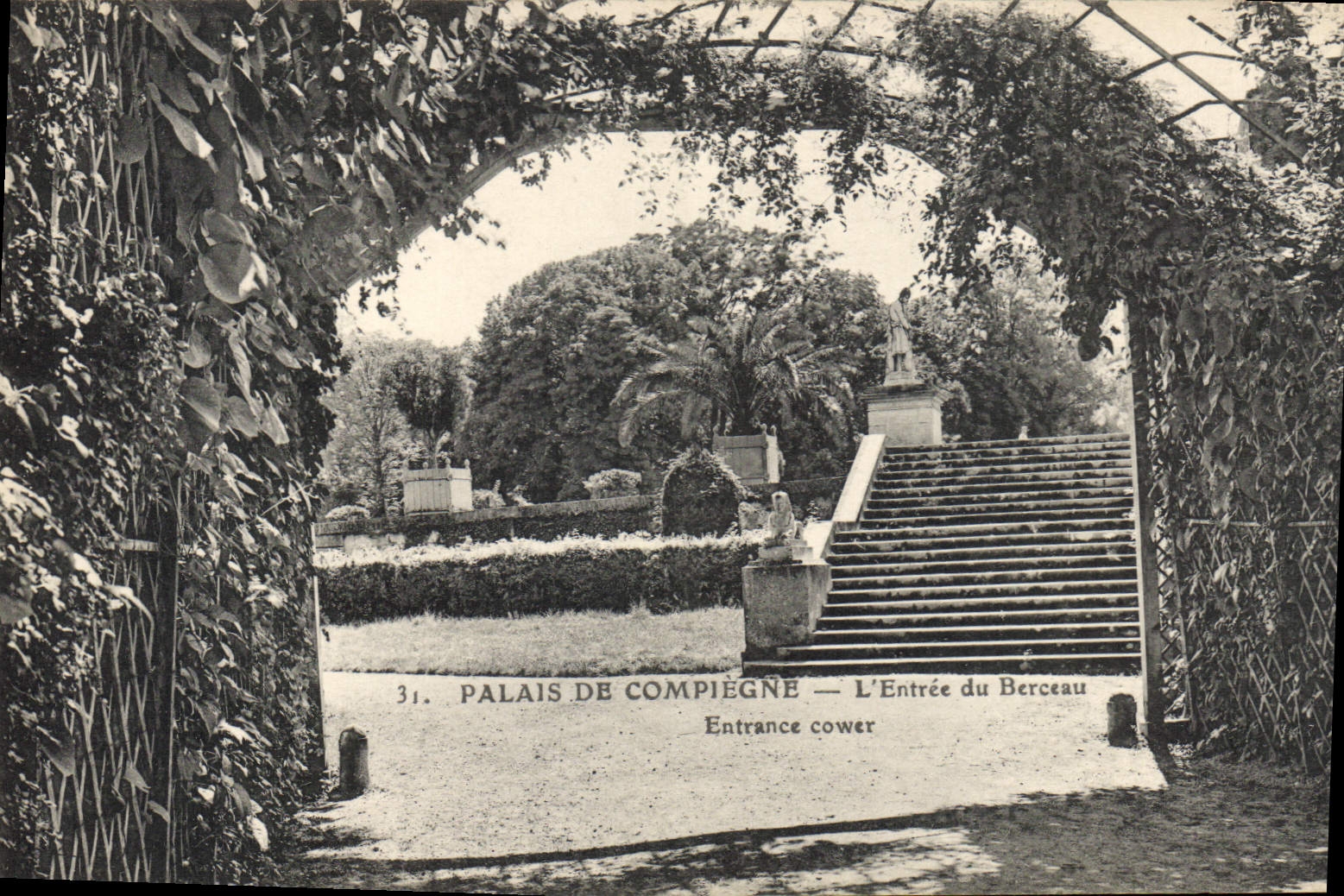 CPA Palais de Compiegne l'Entree du Berceau 