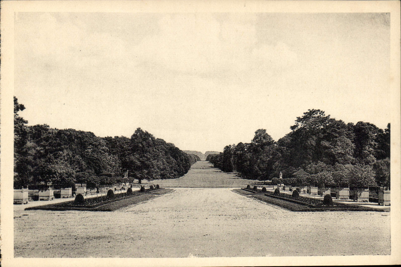CPA Chateau de Compiegne Avenue des Beaux Monts