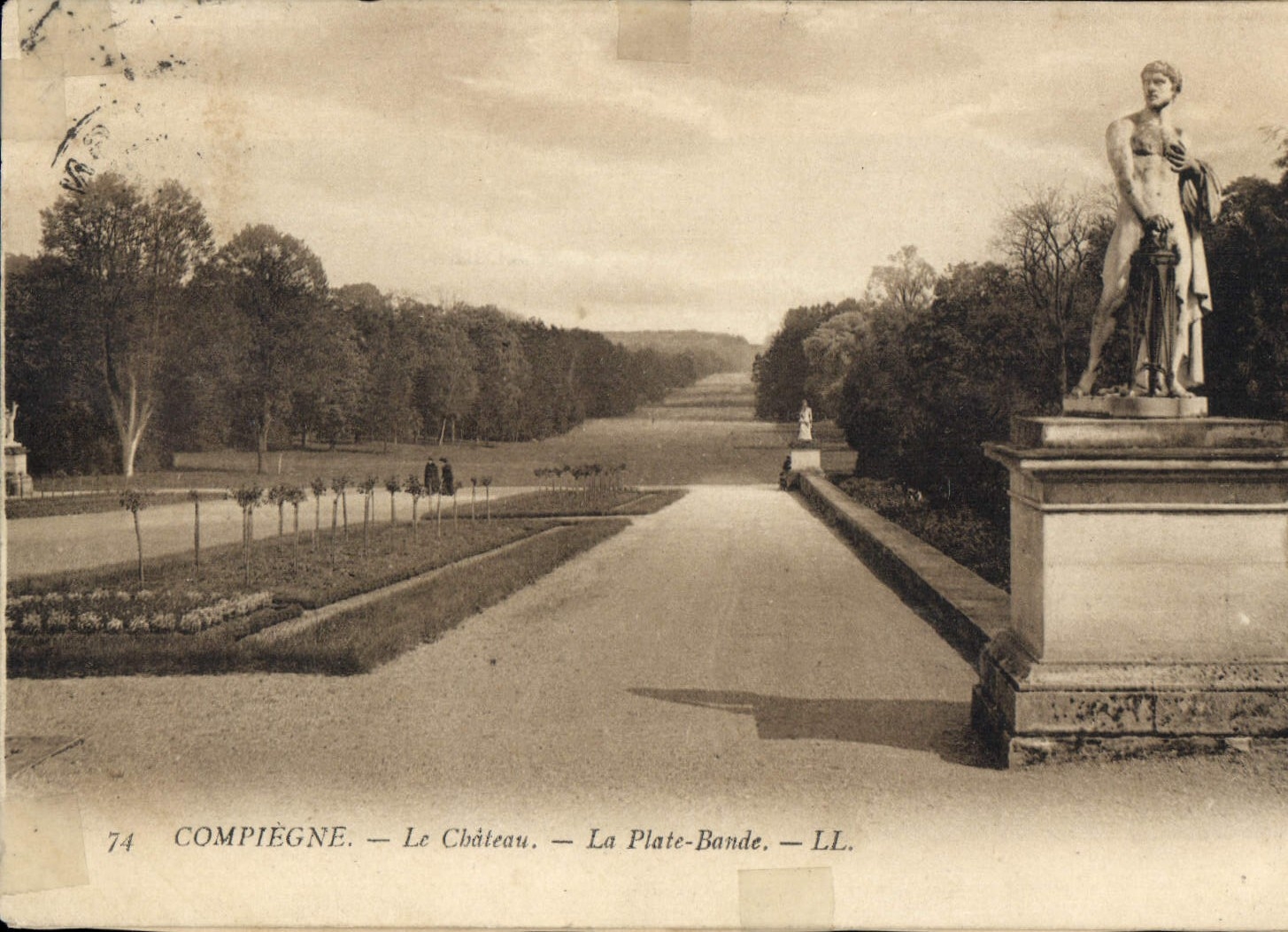 CPA Compiegne le Chateau la Plate Bande