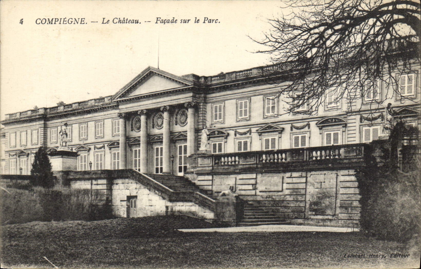 CPA Compiegne le Chateau Facade sur le Parc 