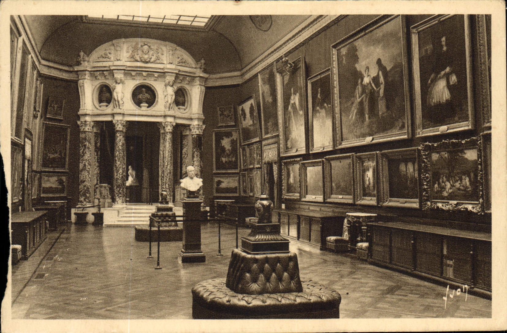 CPA La Douce France Chantilly Oise le Chateau la Galerie des Peintures