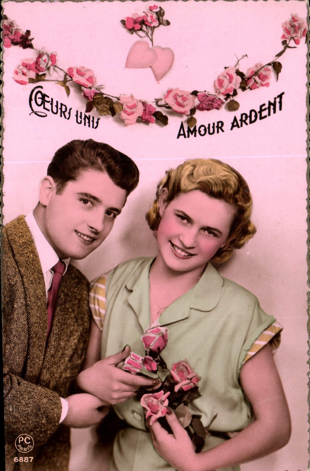 CPA Coeur unis amour ardent Femme