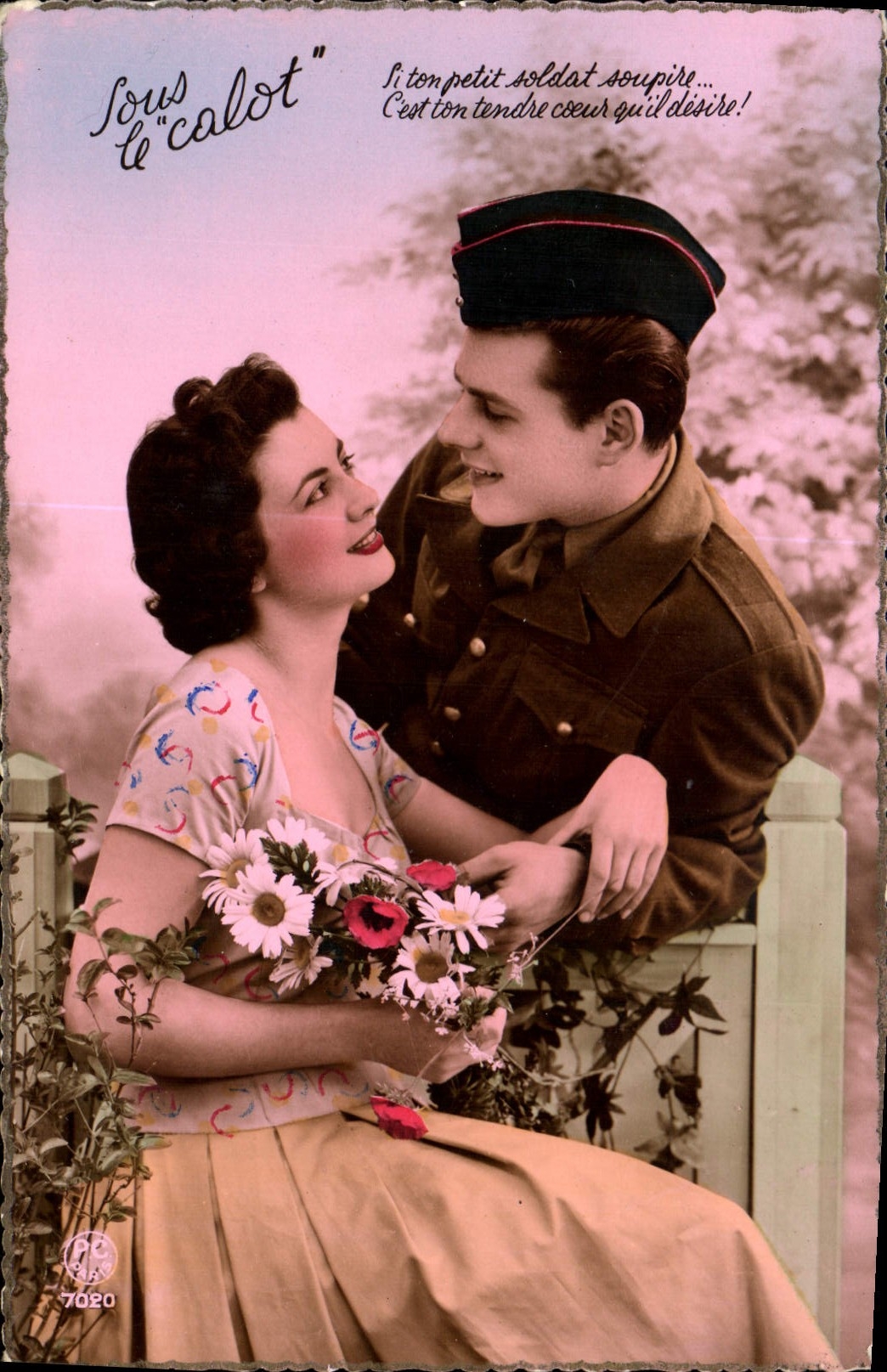 CPA Sous le calot si mon petit soldat soupire c'est ton tendre coeur qu'il desire Femme