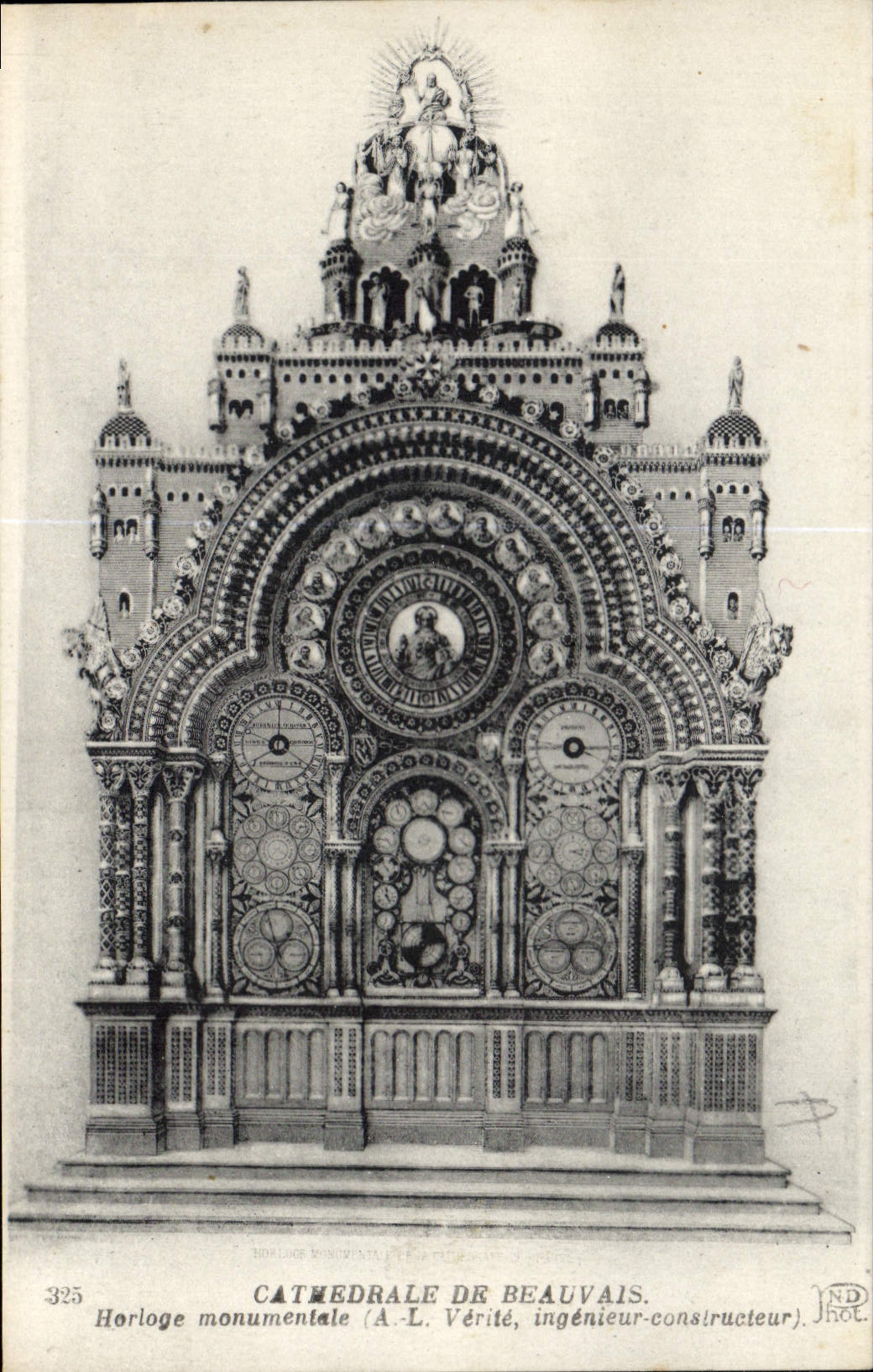 CPA Cathedrale de Beauvais Horloge monumentale 