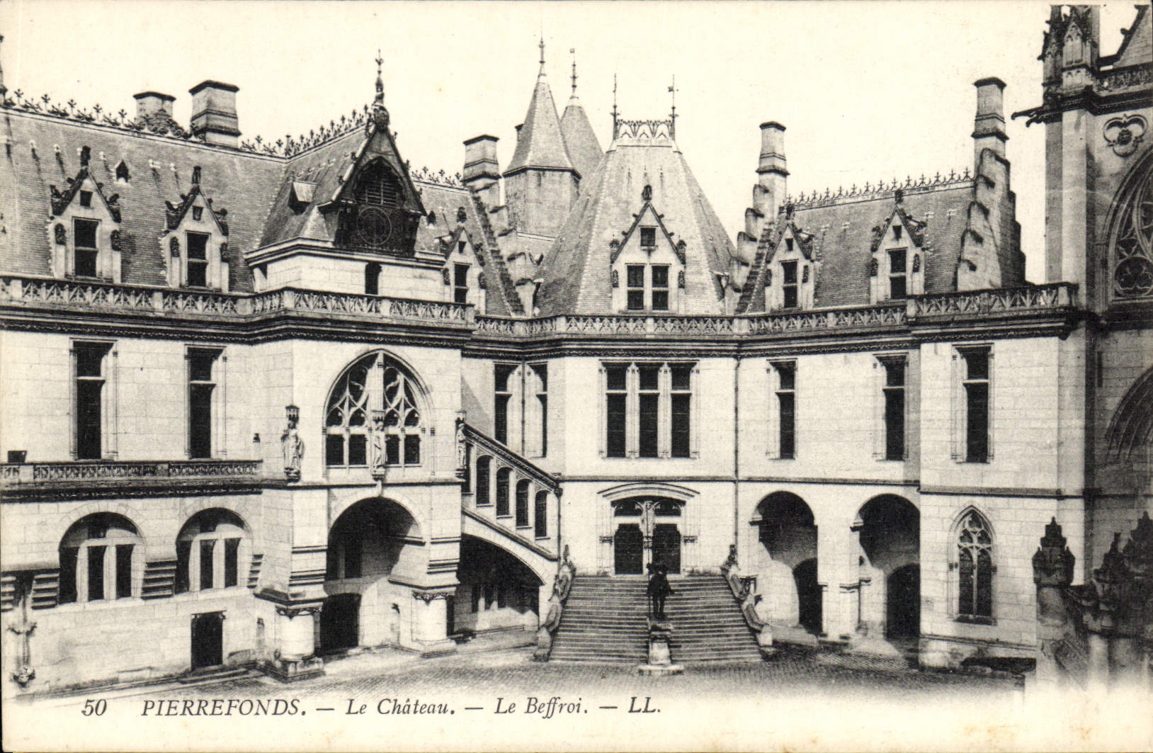 CPA Pierrefonds le Chateau le Beffroi