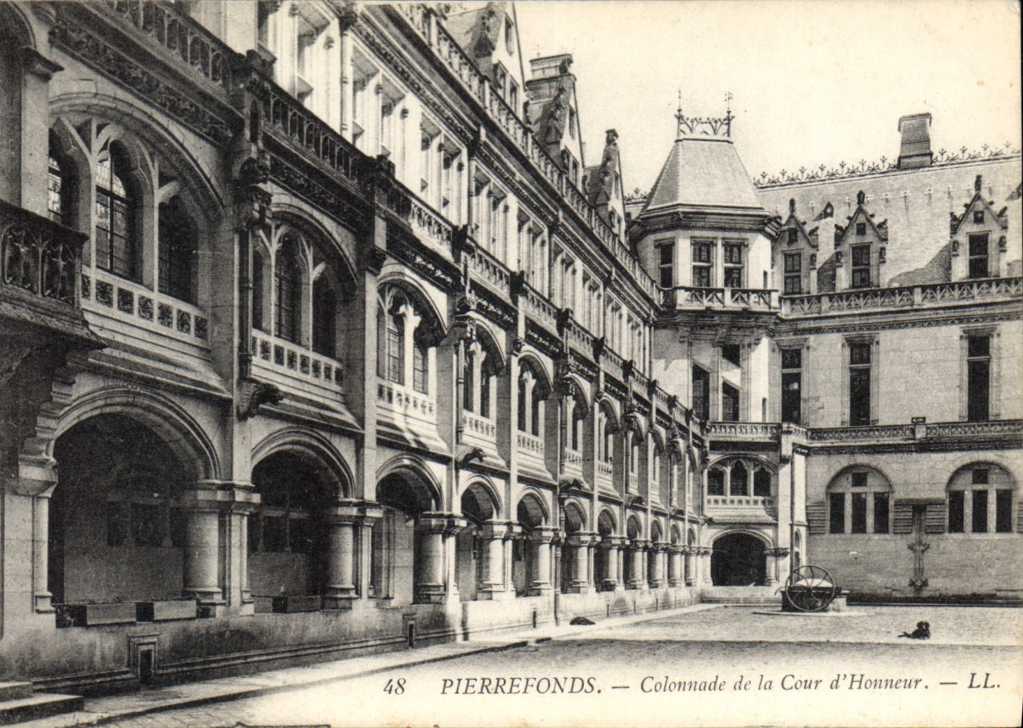 CPA Pierrefonds Colonnade de la Cour d'Honneur 