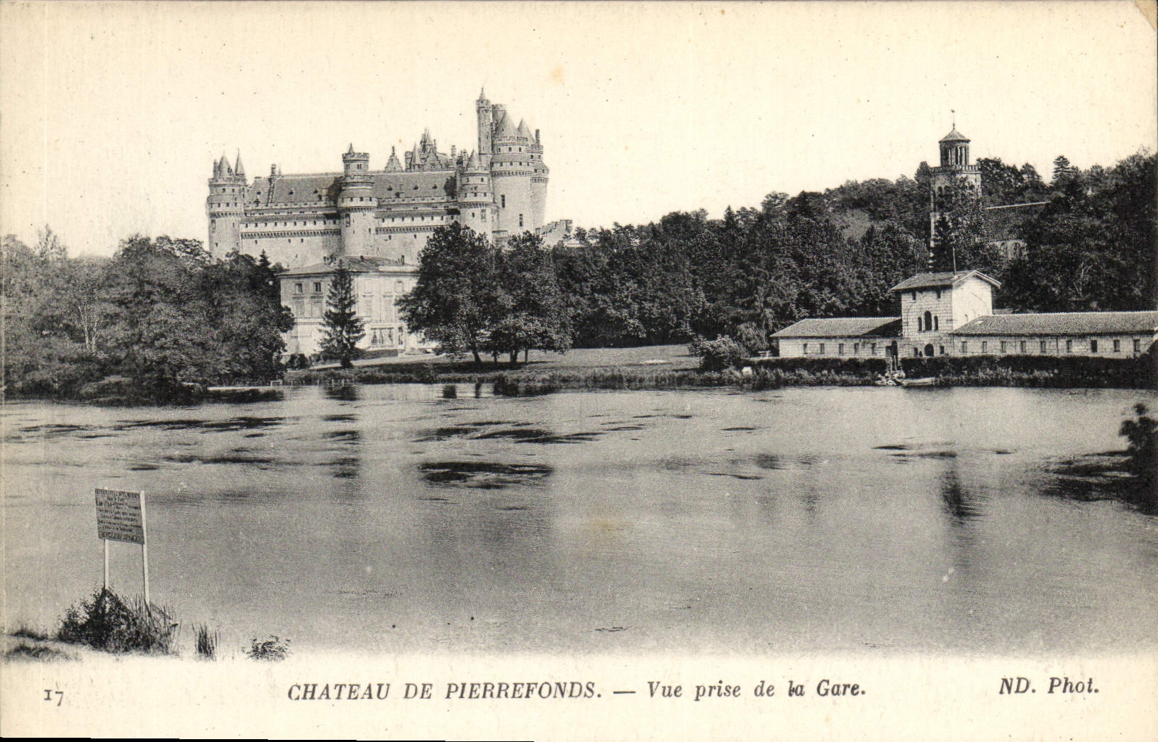 CPA Chateau de Pierrefonds vue prise de la Gare 