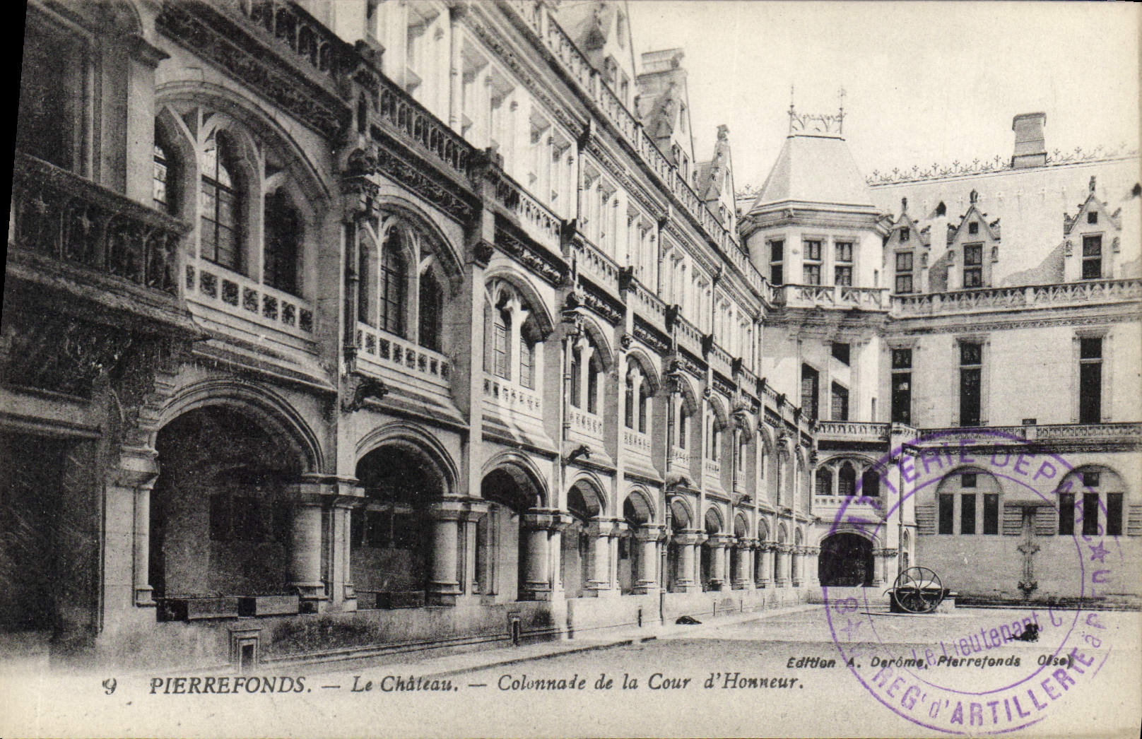 CPA Pierrefonds Le Chateau Colonnade de la Cour d'Honneur