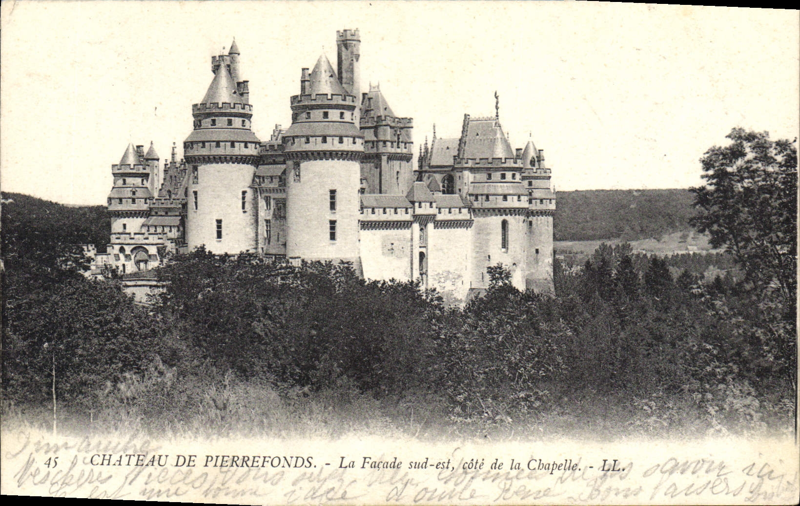 CPA Chateau de Pierrefonds la Facade sud est de la Chapelle 