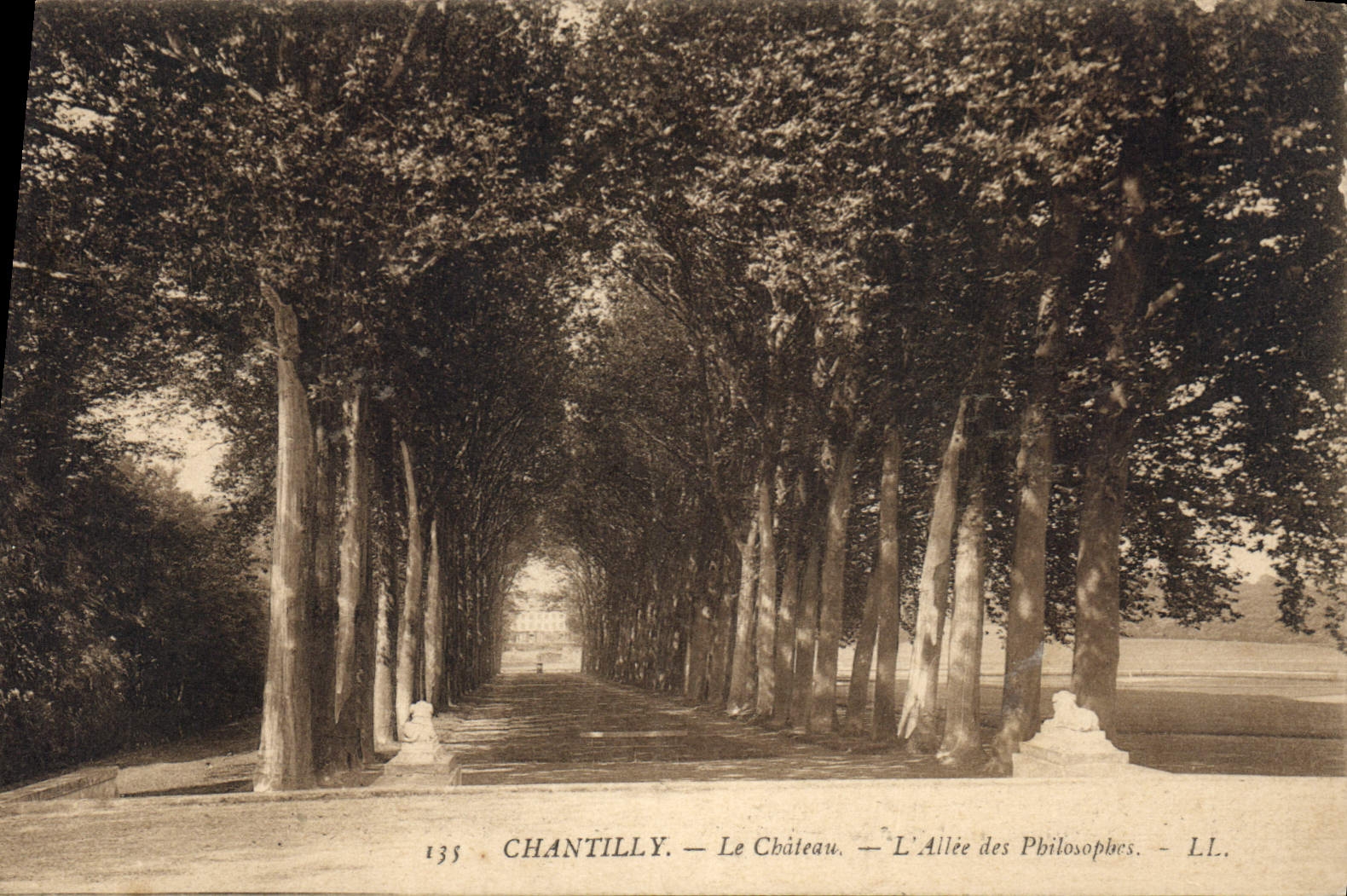 CPA Chantilly le Chateau l'Allee des Philosophes