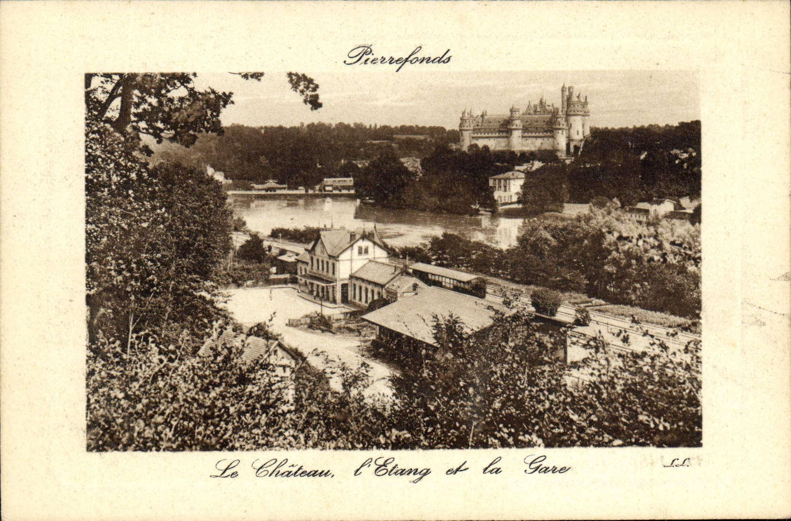 CPA Pierrefonds Le Chateau l'Etang et la Gare