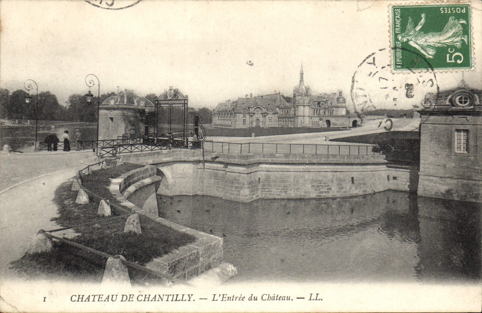 CPA Chateau de Chantilly L'Entree du Chateau