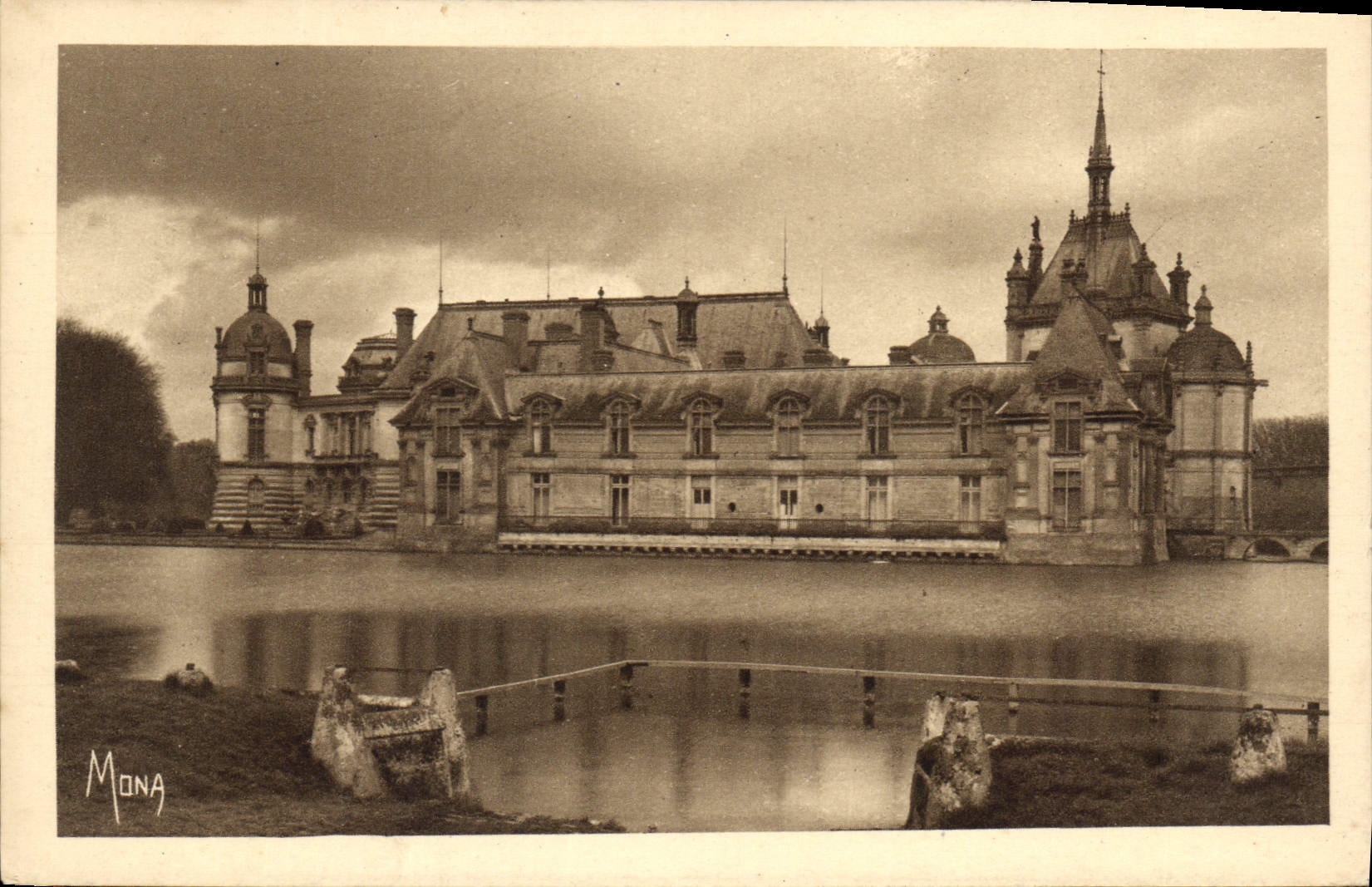 CPA les Petits Tableaux de L'Ile de France Chateau de Chantilly les Chateaux le Petit Chateau et la
