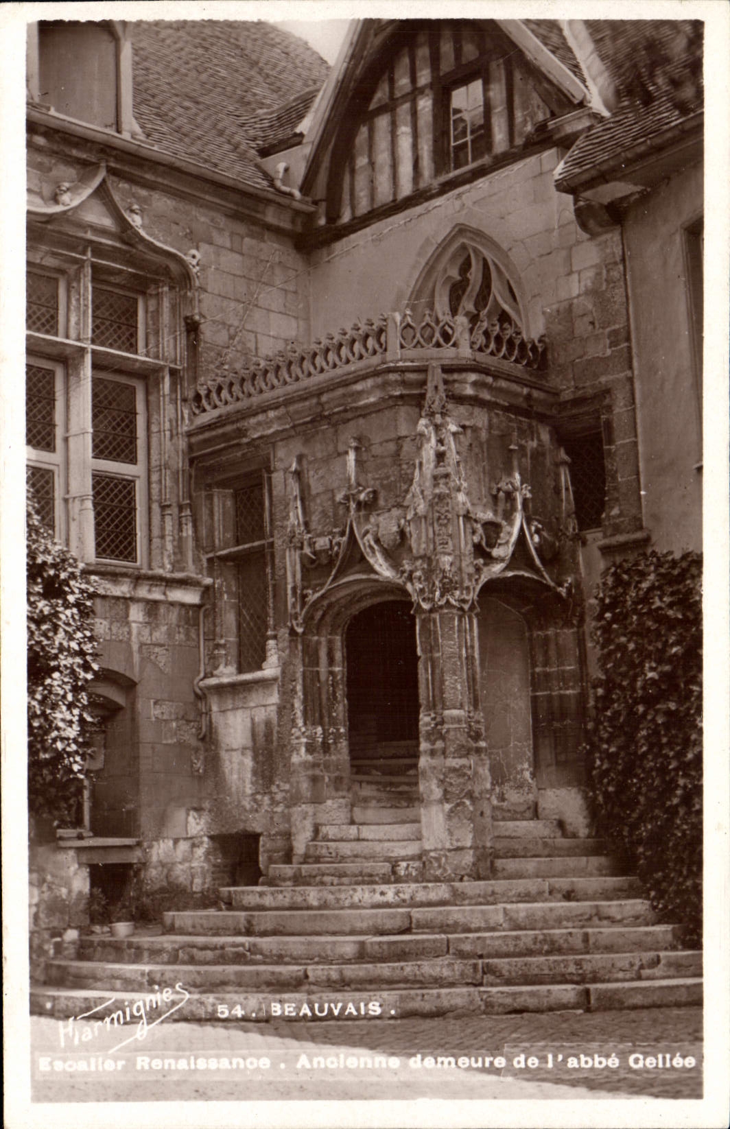 CPA Beauvais Escalier Renaissance Ancienne demeure de l'abbe Gellee 