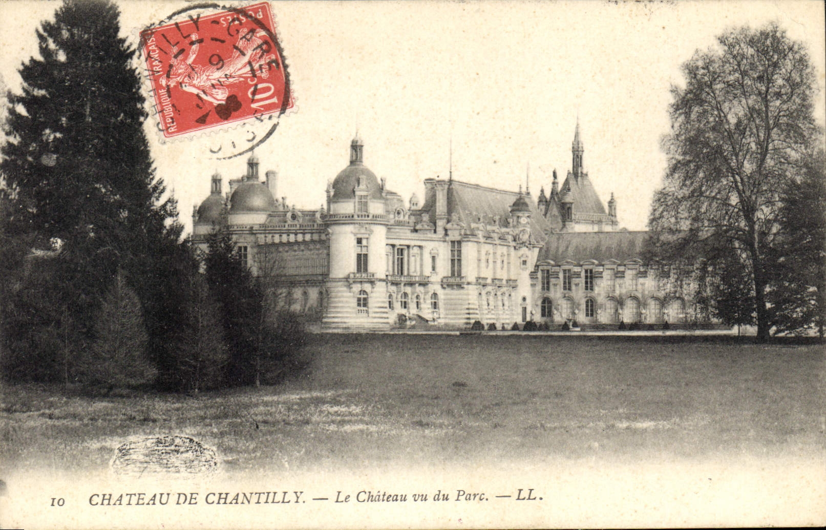 CPA Chateau de Chantilly le Chateau vu du Parc