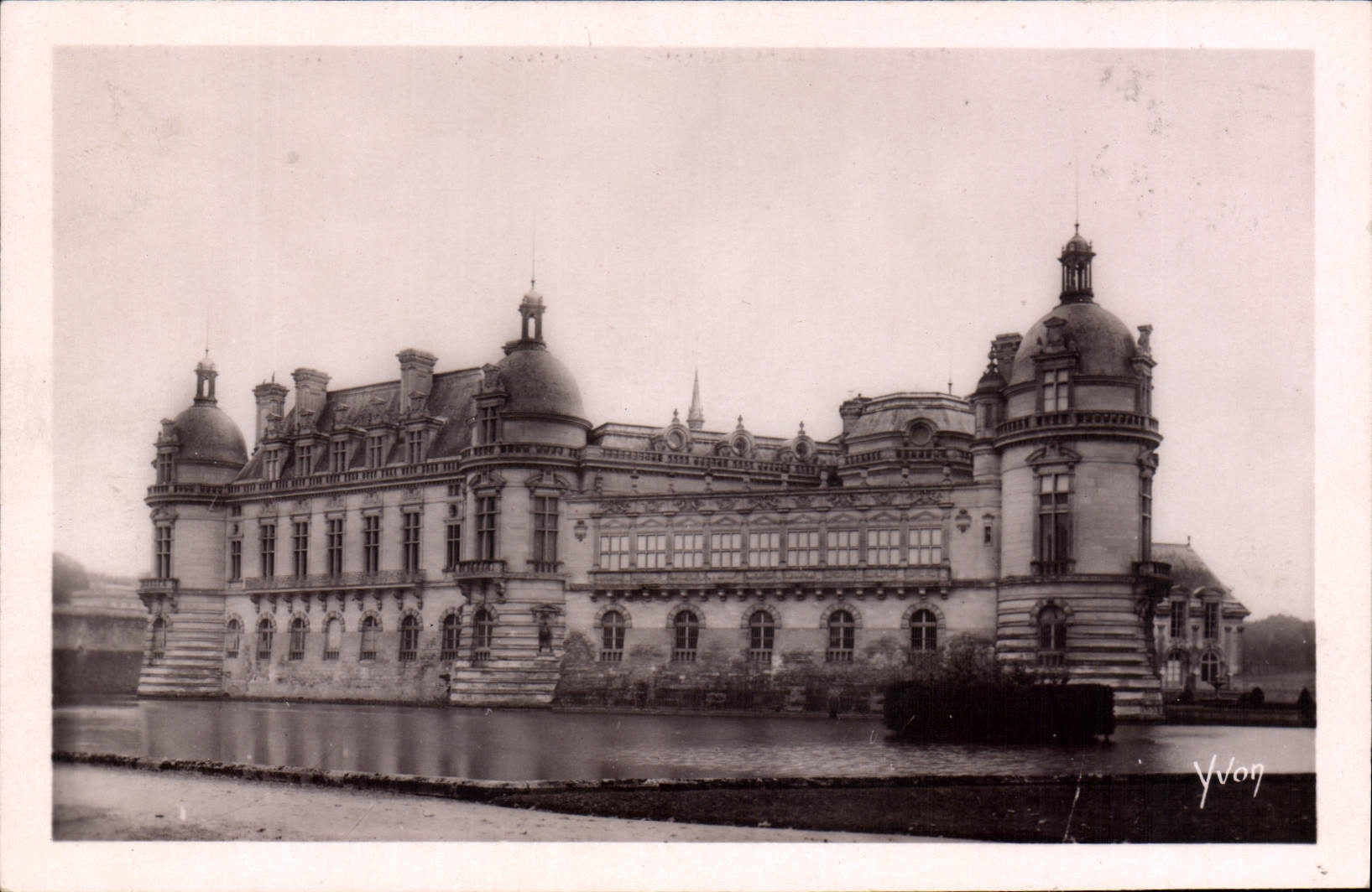 CPA La Douce France Chateau de Chantilly Facade Nord Est 