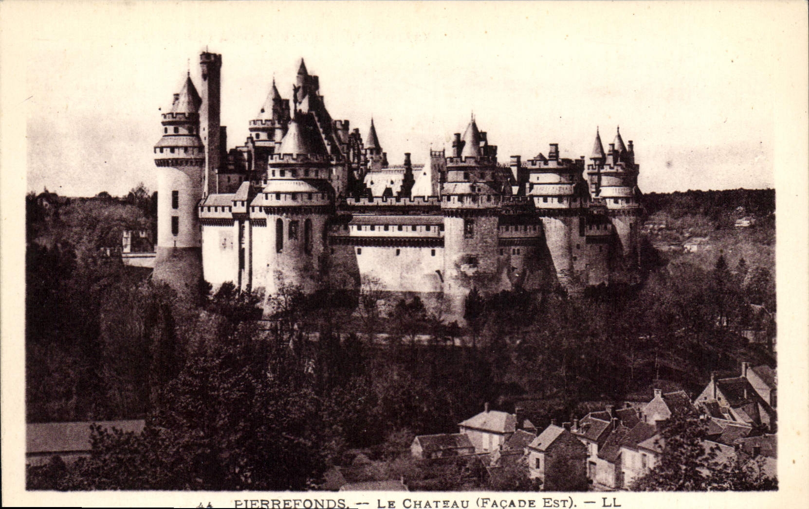 CPA Pierrefonds le Chateau facade est 