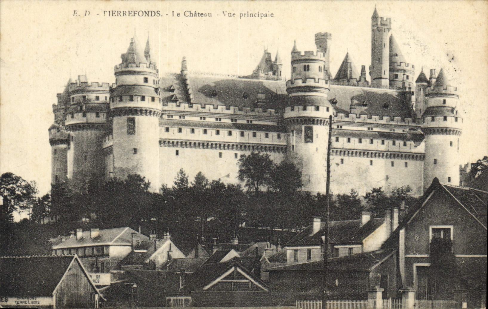 CPA Pierrefonds le Chateau vue principale 