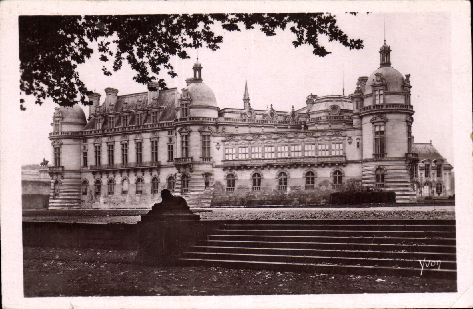 CPA La Douce France Chateau de Chantilly cote nord 