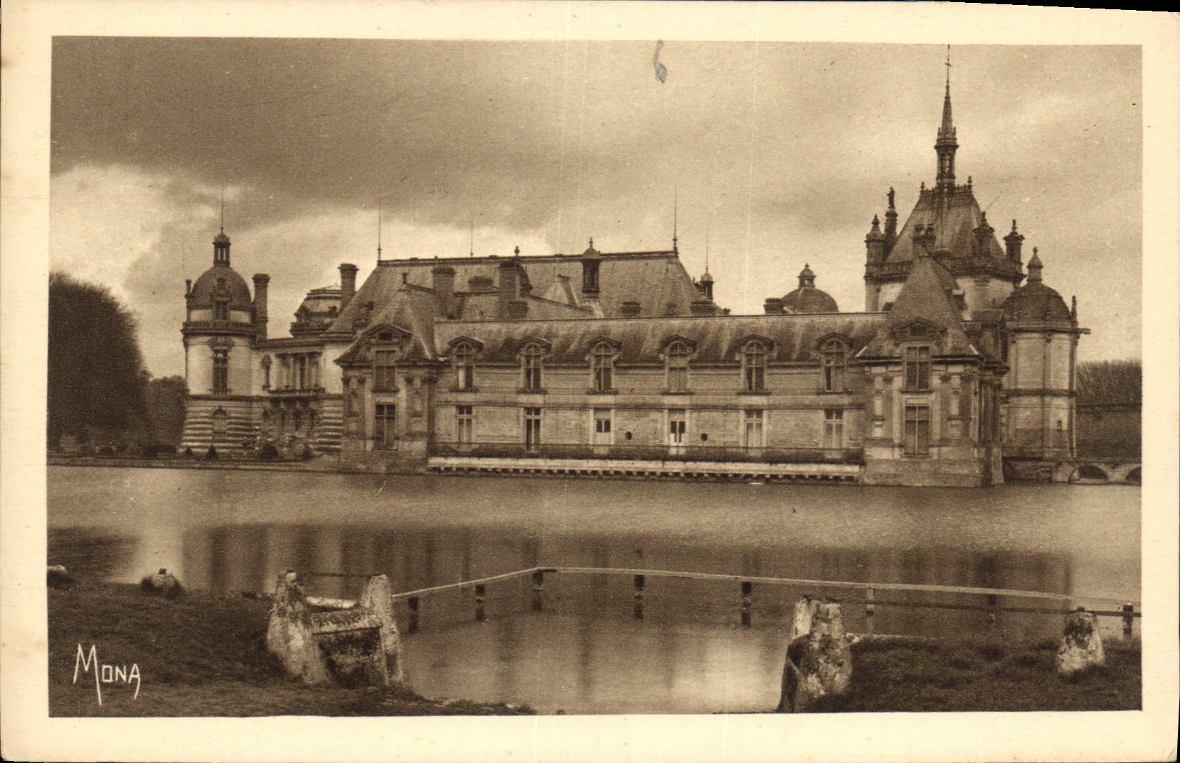 CPA Les Petit Tableaux de L'Ile de France Chateau de Chantilly Les Chateaux le Petit Chateau et la T