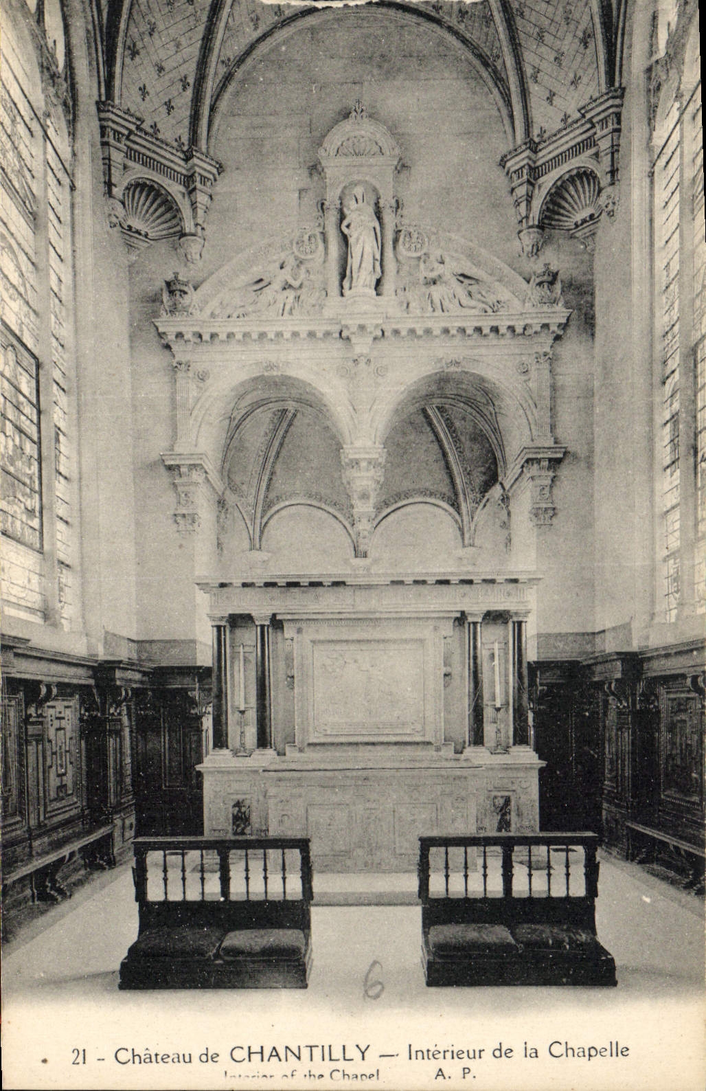 CPA Chateau de Chantilly Interieur de la Chapelle 