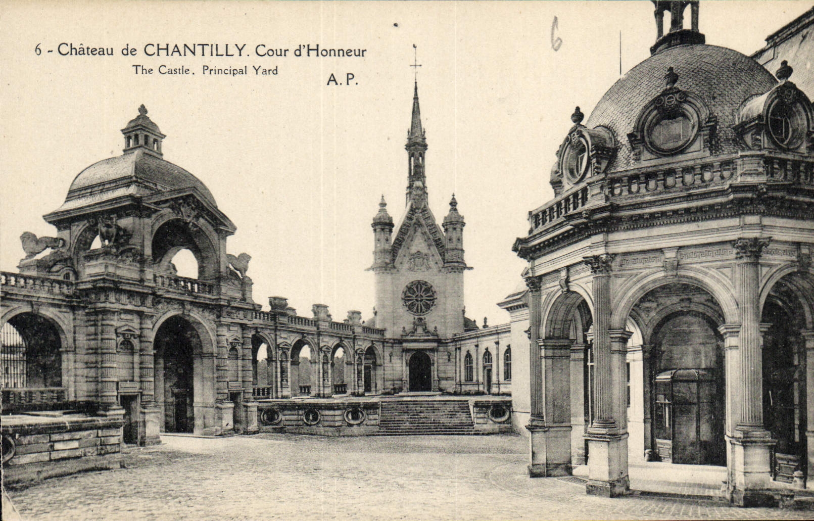 CPA Chateau de Chantilly Cour d'Honneur