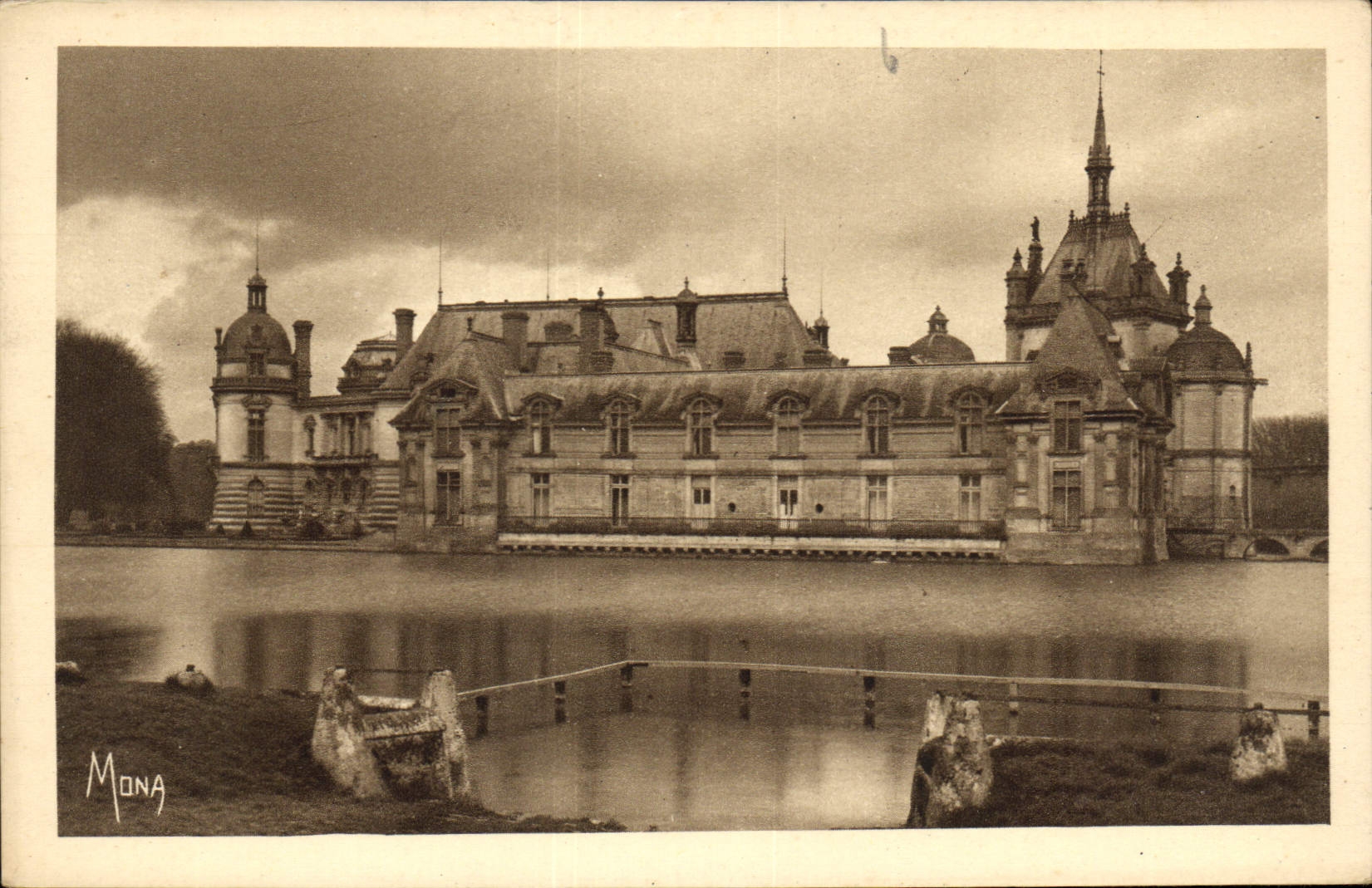 CPA Les Petit Tableaux de L'Ile de France Chateau de Chantilly Les Chateaux le Petit Chateau et la T